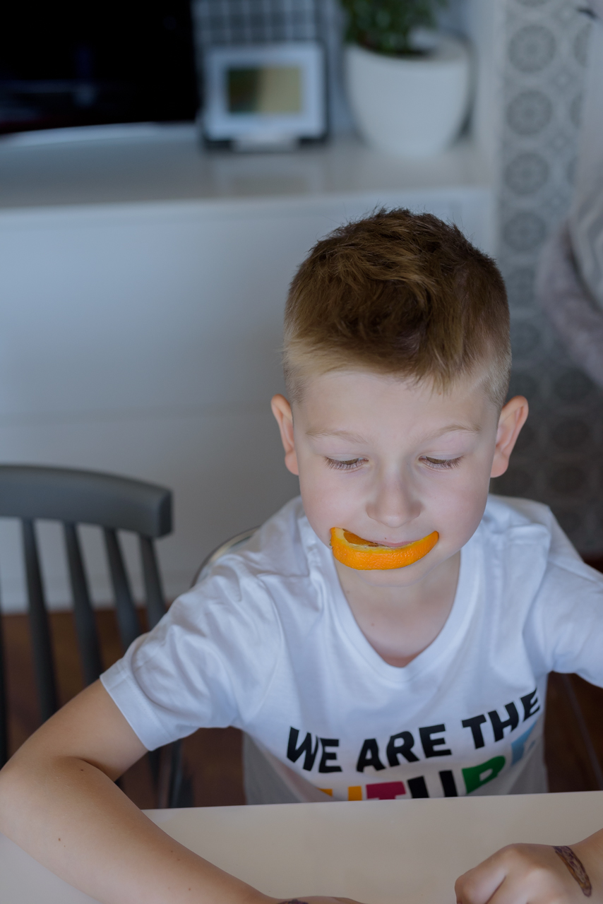 Czym zastąpić słodycze? owoce w diecie dziecka